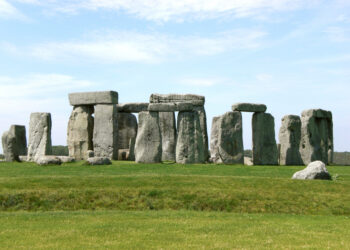 Top 4 Mysteries and Theories of Stonehenge